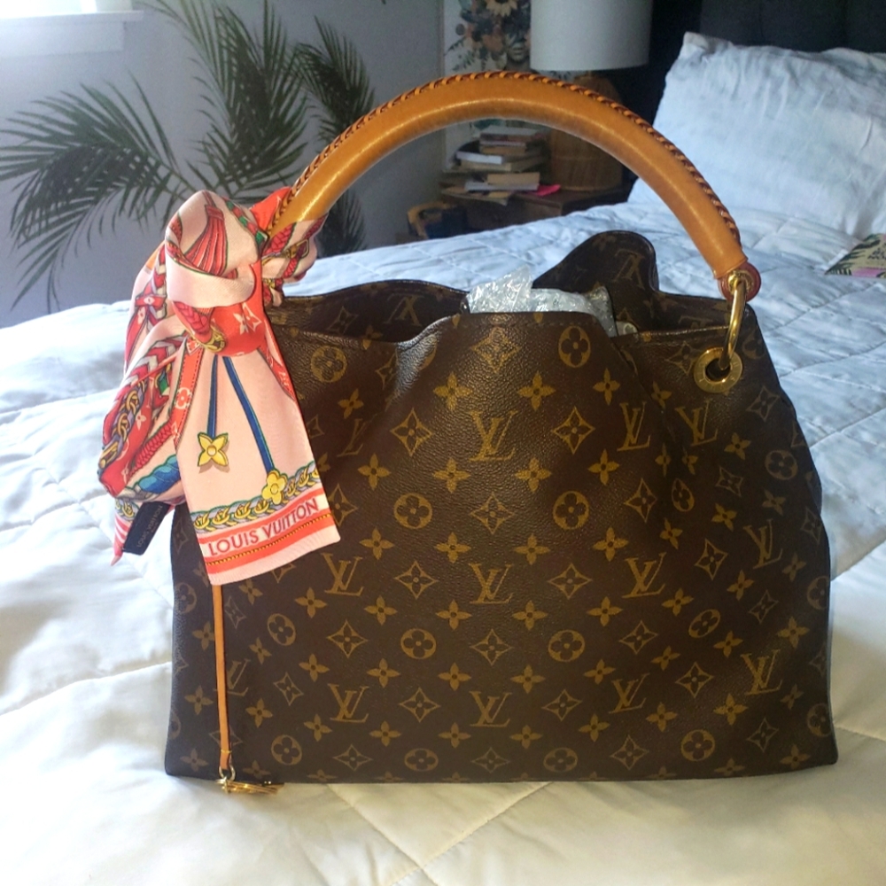 Louis Vuitton Artsy! Immaculate Condition! - Picture 1 of 15